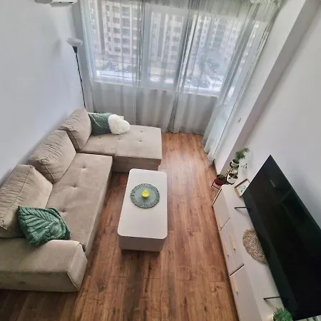 Charming & Quiet Retreat Near Center