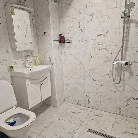 Charming & Quiet Retreat Near Center Appartement